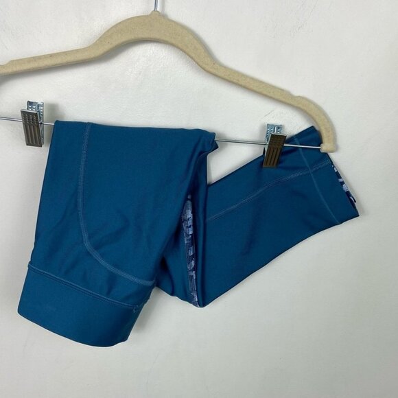 Under Armour HeatGear Printed Capri Leggings Blue Size XS Yoga Run Fitness Pant - Picture 6 of 7